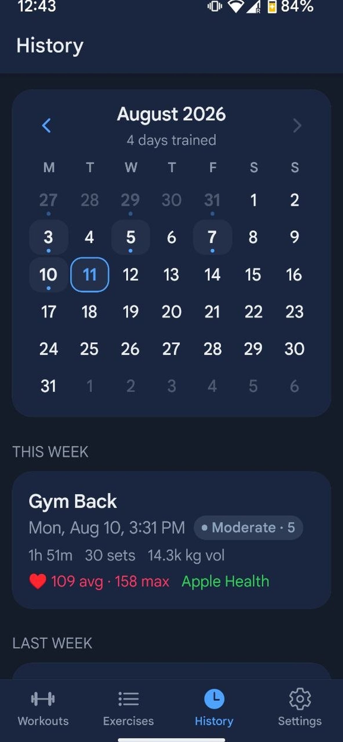 GainBook history screen with a training calendar and session summaries